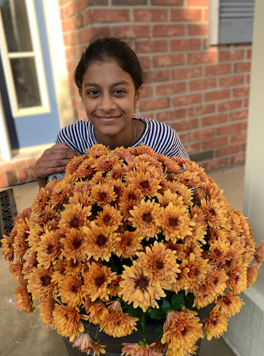 Thisali Bandaranayake is an 11 year old who loves animals and plays the violin. 