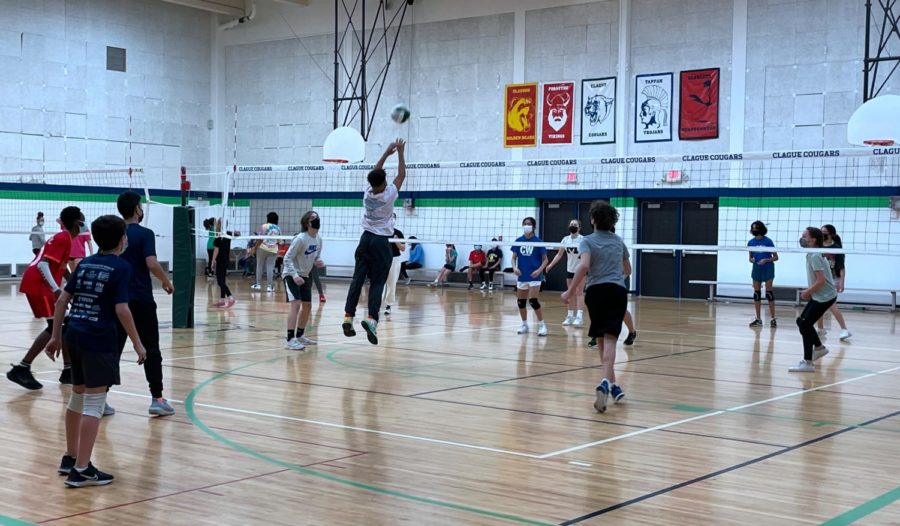 Clague 7th and 8th grade volleyball teams playing a practice match.