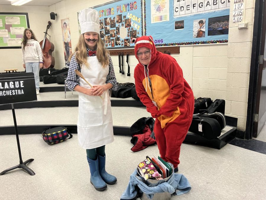 6th+grader+Margaux+Stout+and+Clague+Orchestra+teacher+Ms.+Paddock+during+Spirit+Week+on+Costume+Day%2C+10%2F28%2F22+at+Clague+Middle+School.+