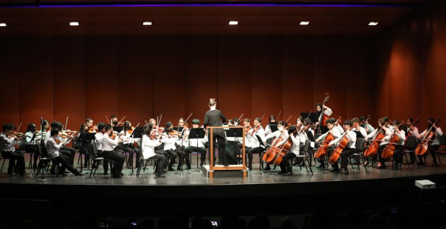 Clague eighth grade Orchestra performing on Dec. 1st, 2022 at Huron High School.