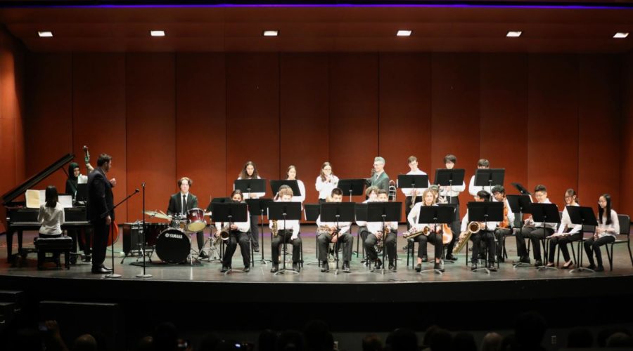 Clague eighth grade Jazz Band performing on Dec. 1st, 2022 at Huron High School.