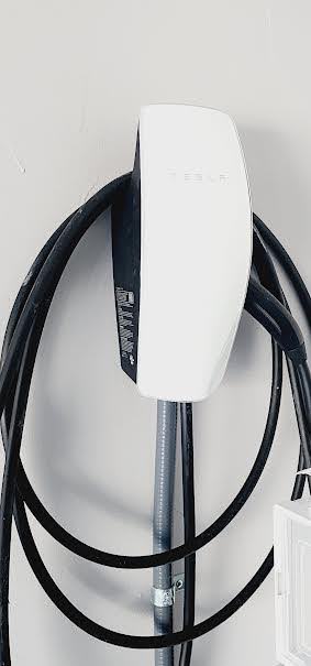 Charging cable for a Tesla.