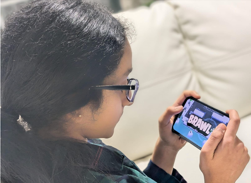 Sixth grade Jyothsana Subbu Arumugam playing Brawl Stars game, “Knockout” beginning to battle.