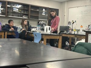 Science teacher Jennifer Inaba teaching a class how particles move.

