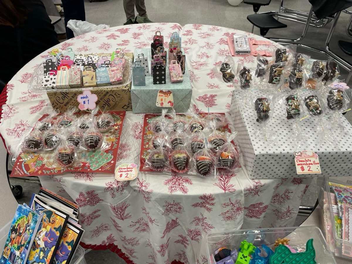 At the Winter Market, students are allowed to sell goods that they made to other students. Photo courtesy of Liz Arnkoff.
