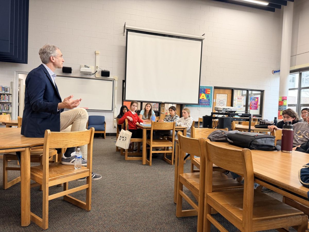 Ann Arbor mayor Christopher Taylor explaining city planning to Clague MYIG students.