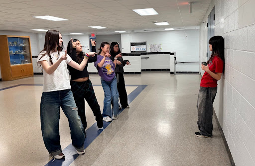 Sarah Xu teaching clubs students the dance.